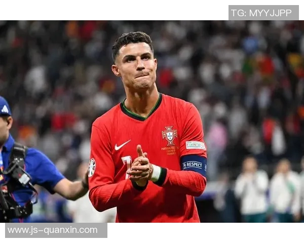 足球明星C罗袜子背后的故事与时尚潮流的完美结合解析